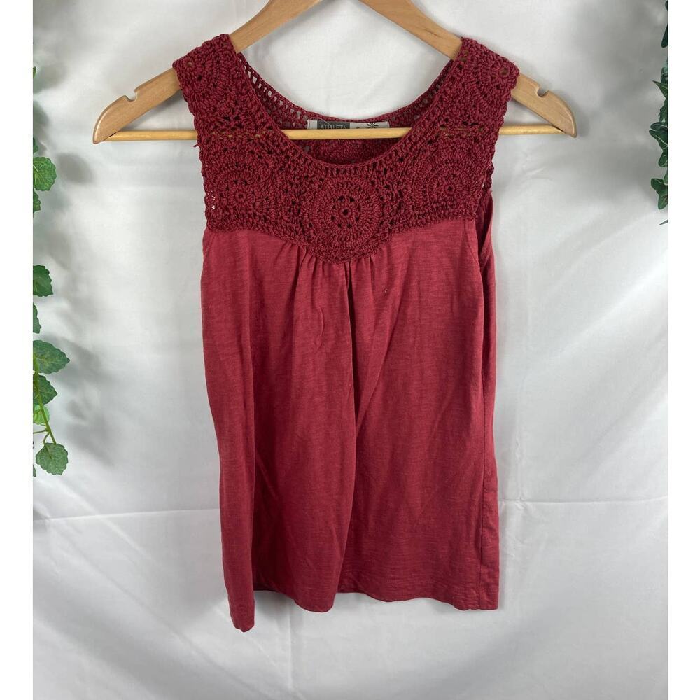 Athleta raspberry crocheted neck sleeveless top size xs